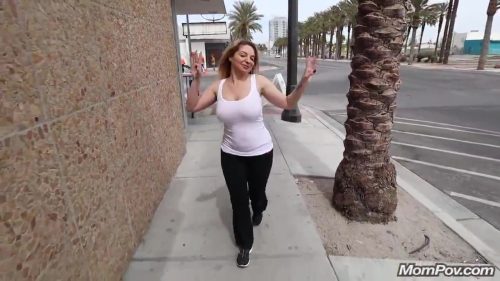 MomPOV: Kiki Daire – Behind The Scenes