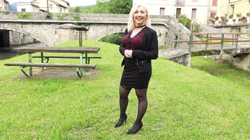 Jacquie et Michel TV – Louane, 30 years old, beautician in Belesta