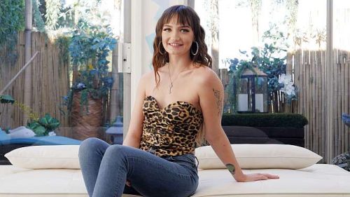 Net Girl: Maya Attacks – Mia & Maya